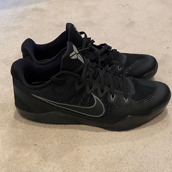 kobe 11 triple black